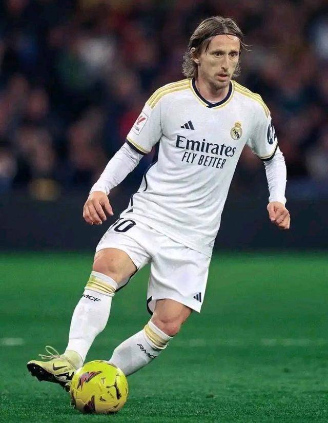 [中超]王大雷失误后放倒费利佩 被红牌罚下